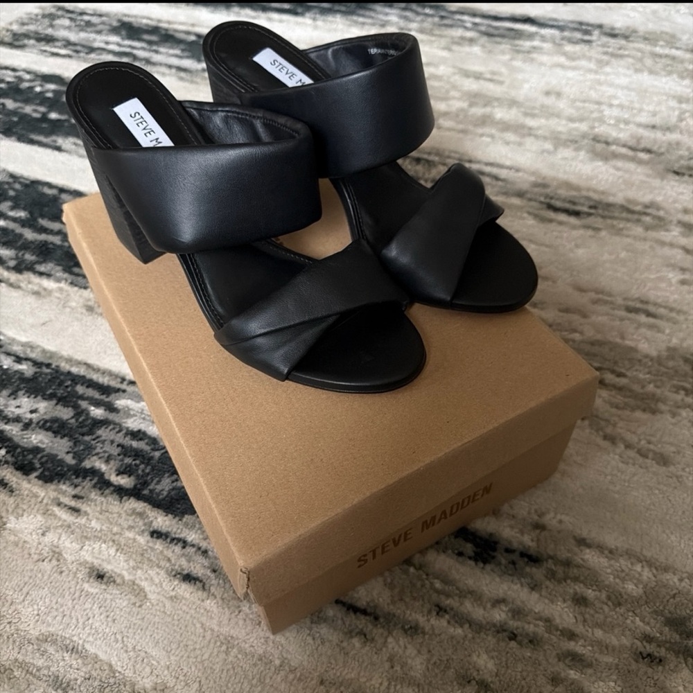 Steve Madden Teriann Women’s Black Leather Square open toe 4" heel sandal 9 - Picture 2 of 6
